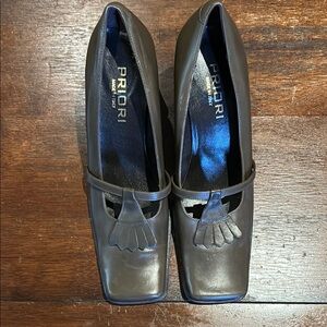 Chic Olive Green Heels with Sleek Design and Polished Finish